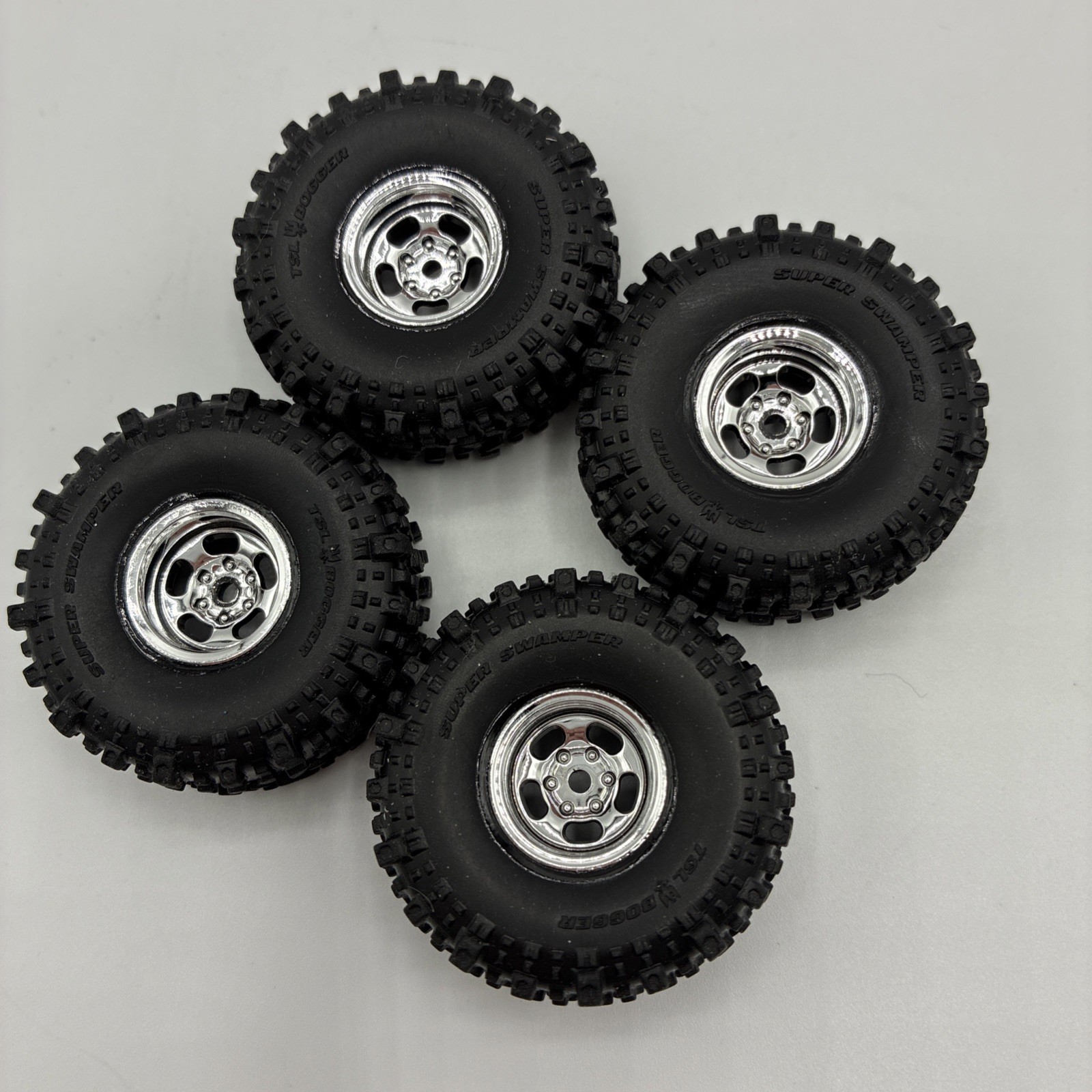 AXIAL Scx30 Tsl Bogger Super Swamper Tires Chrome Wheels k10 Set 4