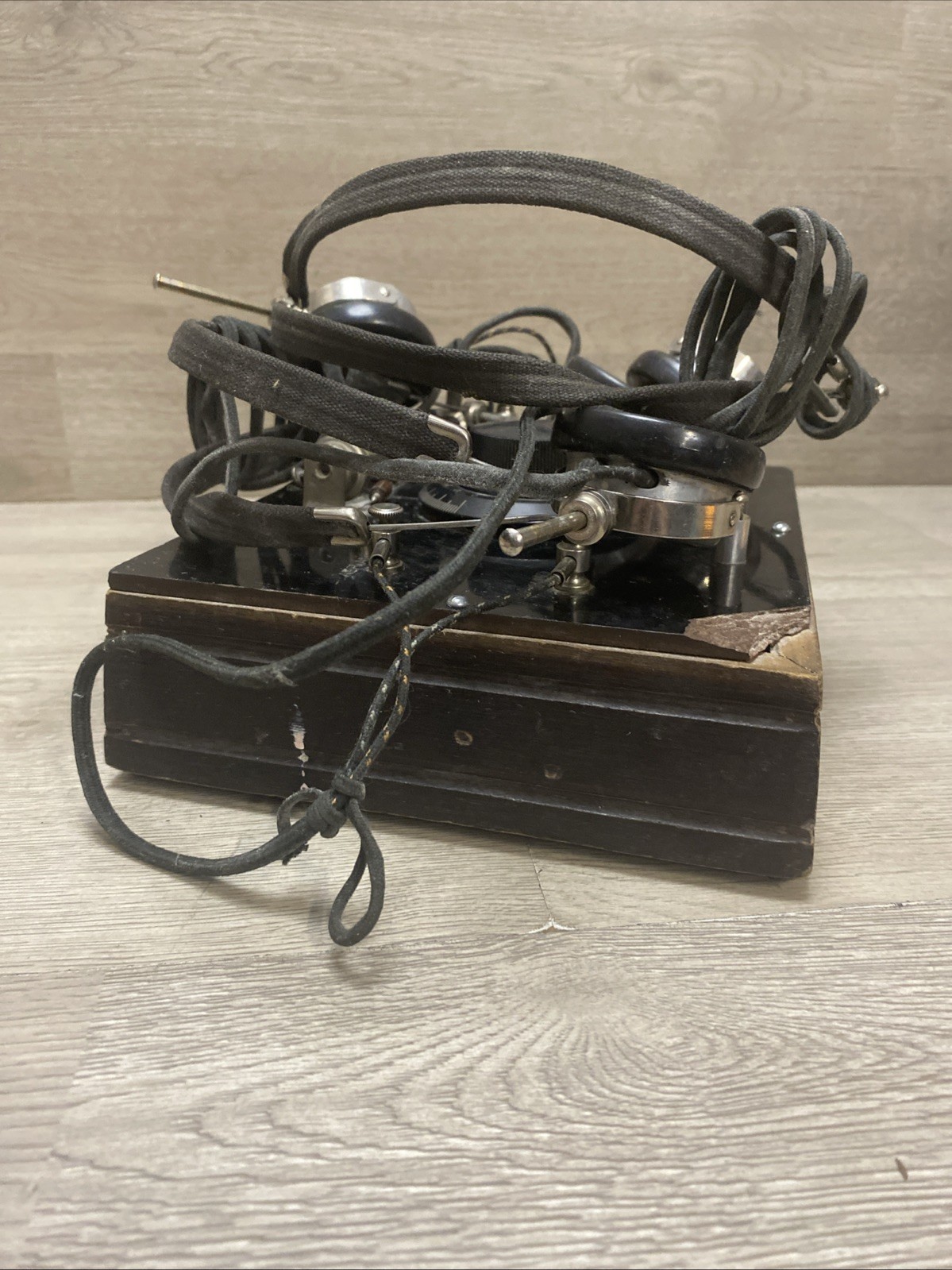 1920'S STEINITE LABORATORIES CRYSTAL COMMUNICATION SET W: 2 HEADSETS