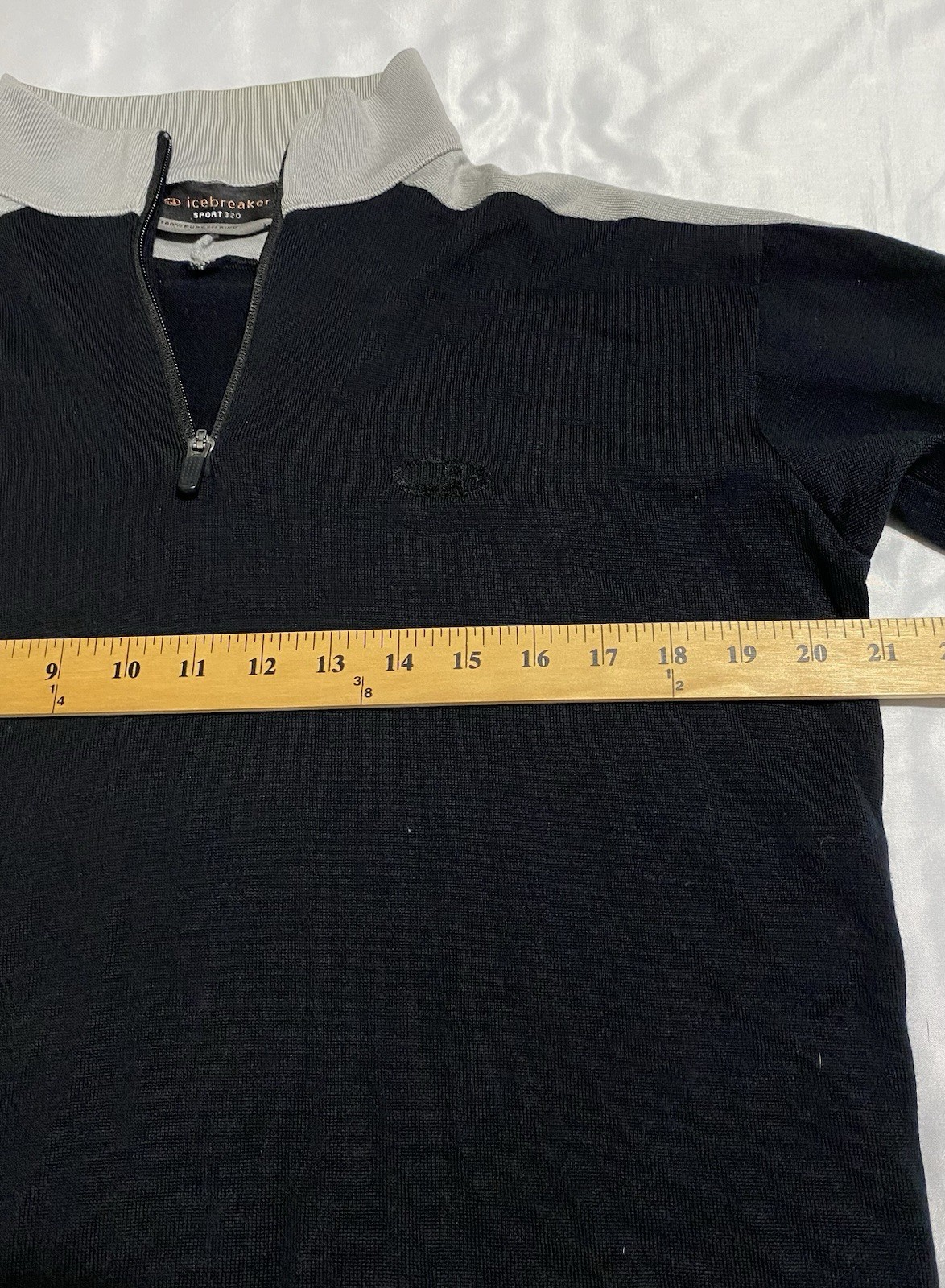 Icebreaker Sport 320 Mens Sz M Black/Gray 1/4 Zip 100% Merino Wool Base Layer