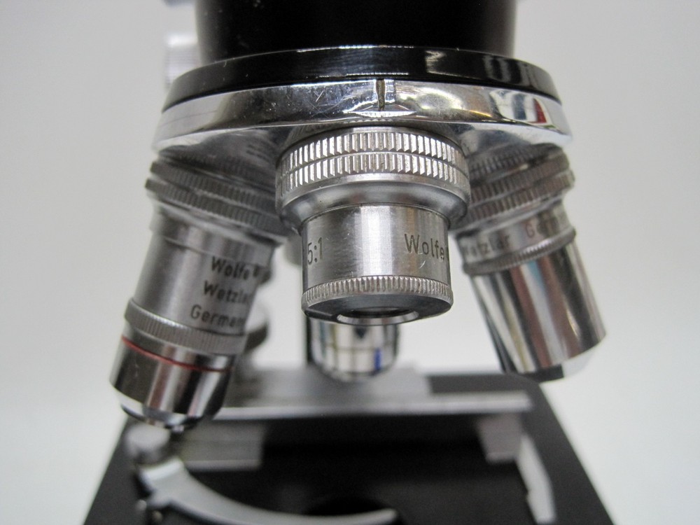 VTG Wolfe Wetzlar Monocular Microscope W/4 Objectives, X Y Stage & Light Source