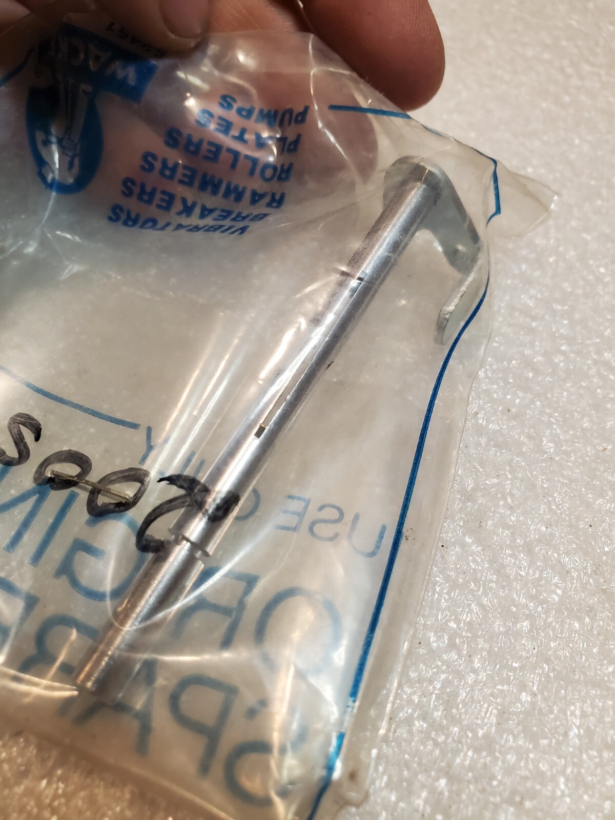 NOS WACKER NEUSON CLIP-THROTTLE SHAFT PART NO. 2005432