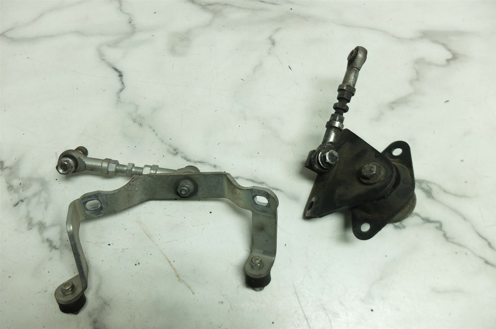 01 Harley FLHTCUI Electra Glide Ultra Classic engine motor mount brackets