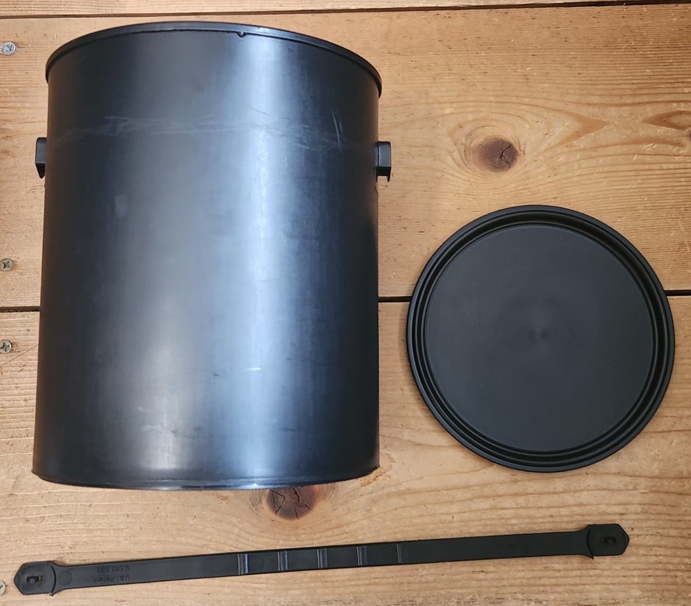 Plastic Paint Can with Lid and Handle One Gallon
