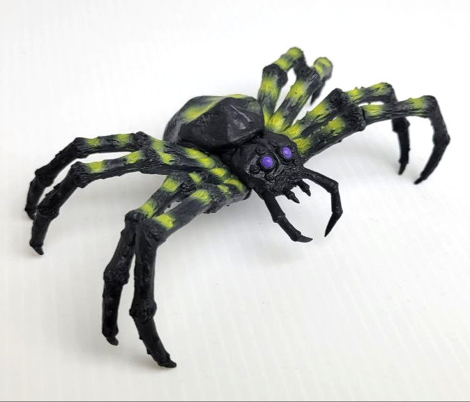 Bandai HG Godzilla Destroy All Monsters Kumonga 1968 Gashapon 5" Wide Figure