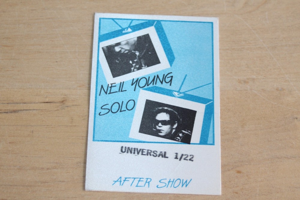 Neil Young  -  Unused Backstage Pass - FREE POSTAGE - lot #9