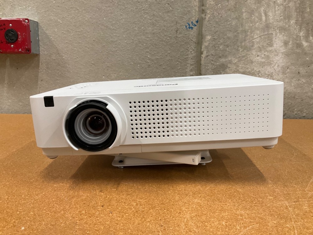 PANASONIC PT-VW330 PROJECTOR (4268 Hours)