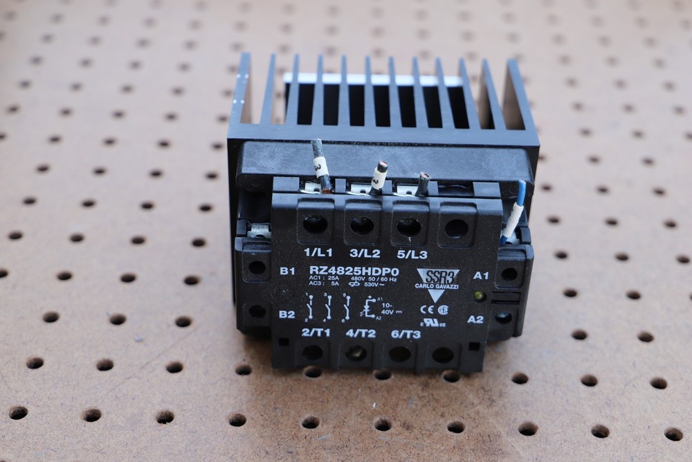 CARLO GAVAZZI RZ4825HDP0 SOLID STATE RELAY