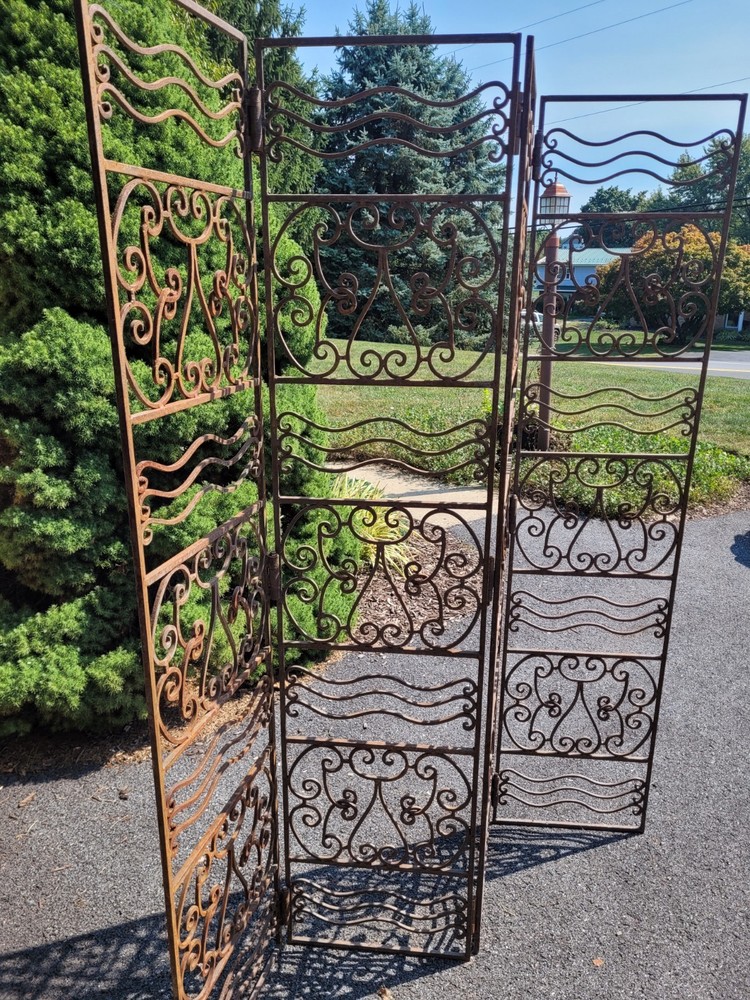 Vintage iron scroll screen divider