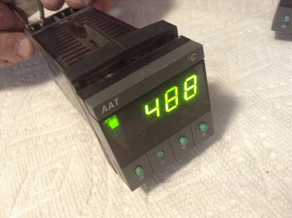 LNL 91211C Temperature Controller