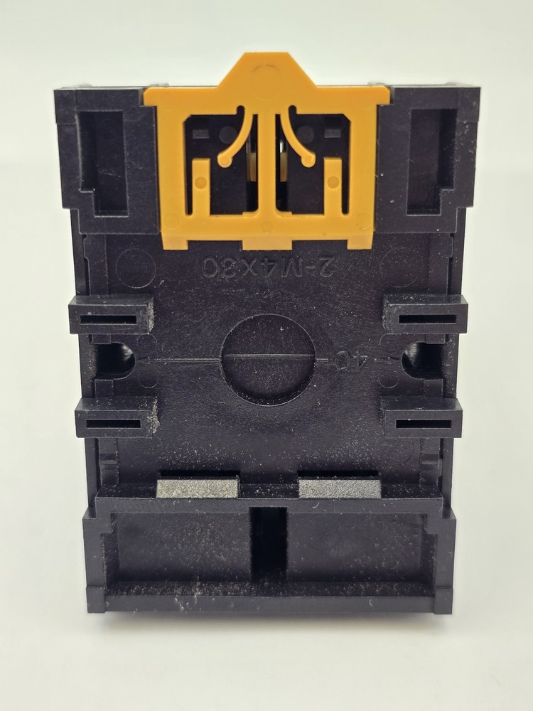 Omron H3CR-A 24VDC Solid State Multifunctonal Timer Contact 5A 250V 2-M4X30 Base