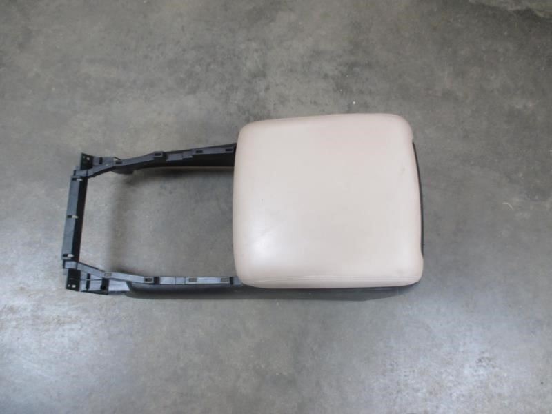 ARMADA    2017 Console Rear 150985