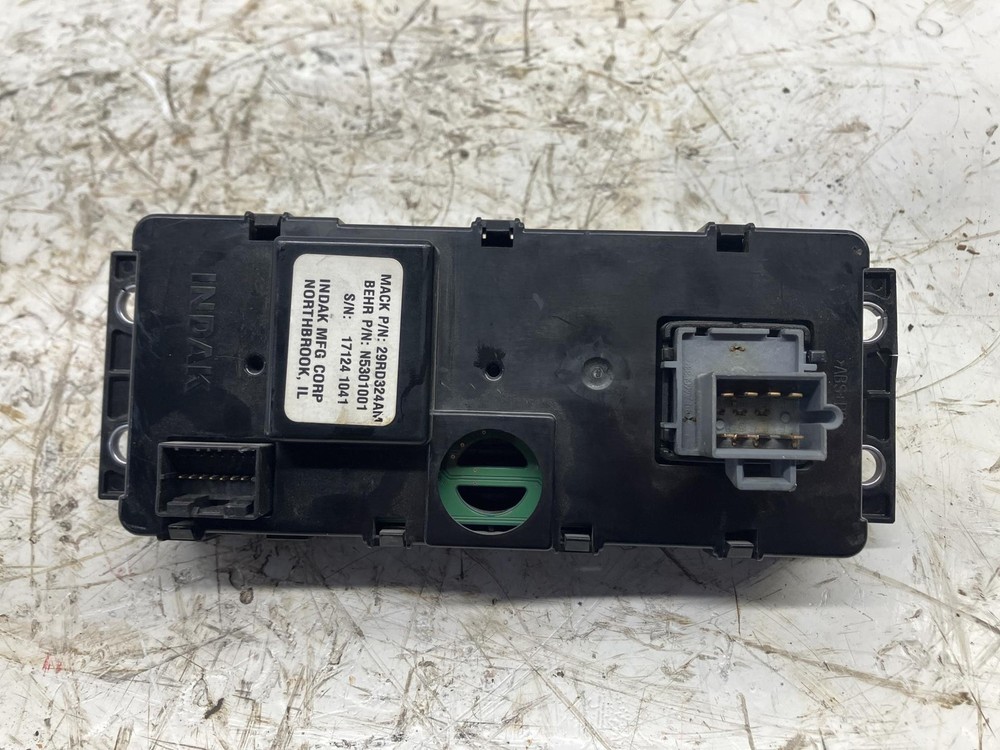 Mack CXU613 Heater A/C Temperature Controls - Used