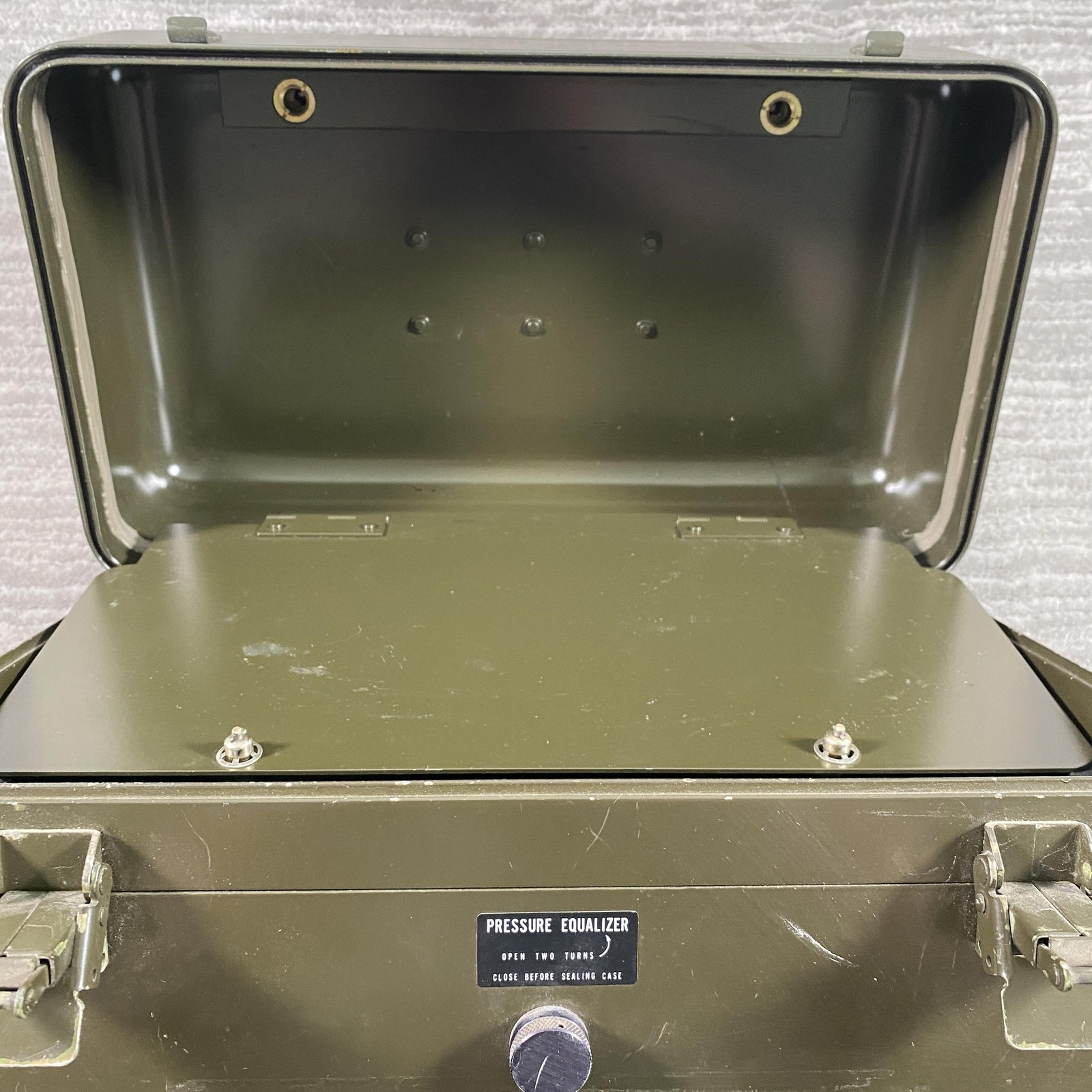Vintage Zero Manufacturing Military Pressure Equalizer Transit Case 1974 OD