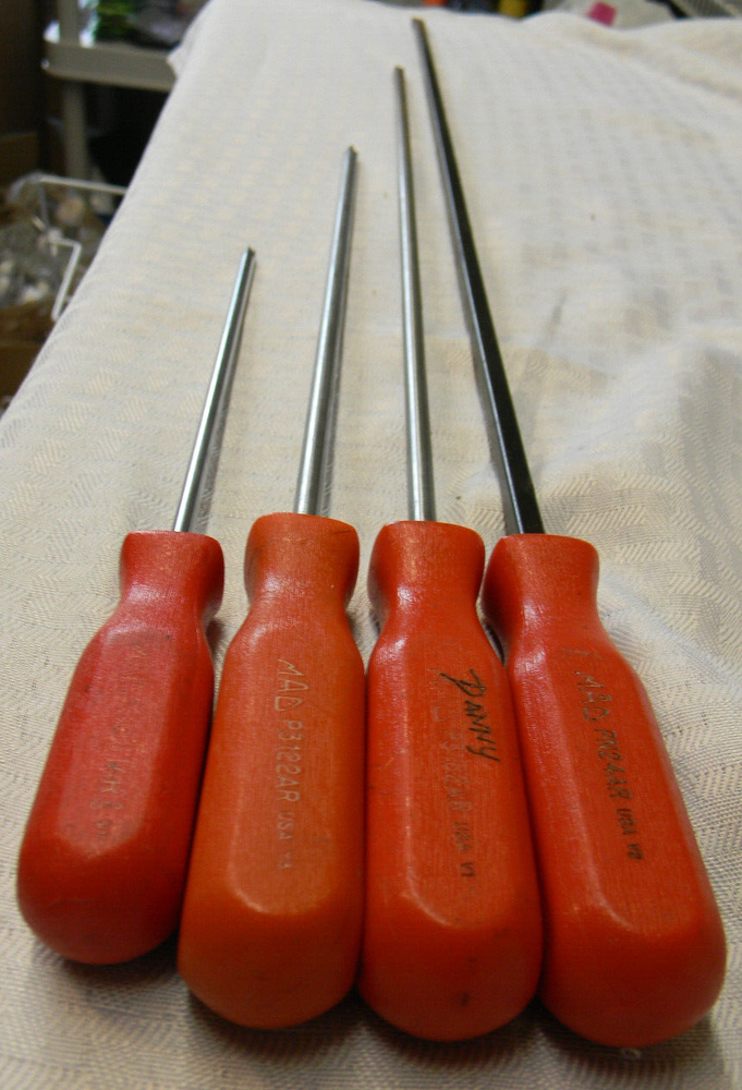MAC TOOLS 4PC RED HARD HANDLE LONG MIXED SCREWDRIVER SET 8", 12", 18", 24"