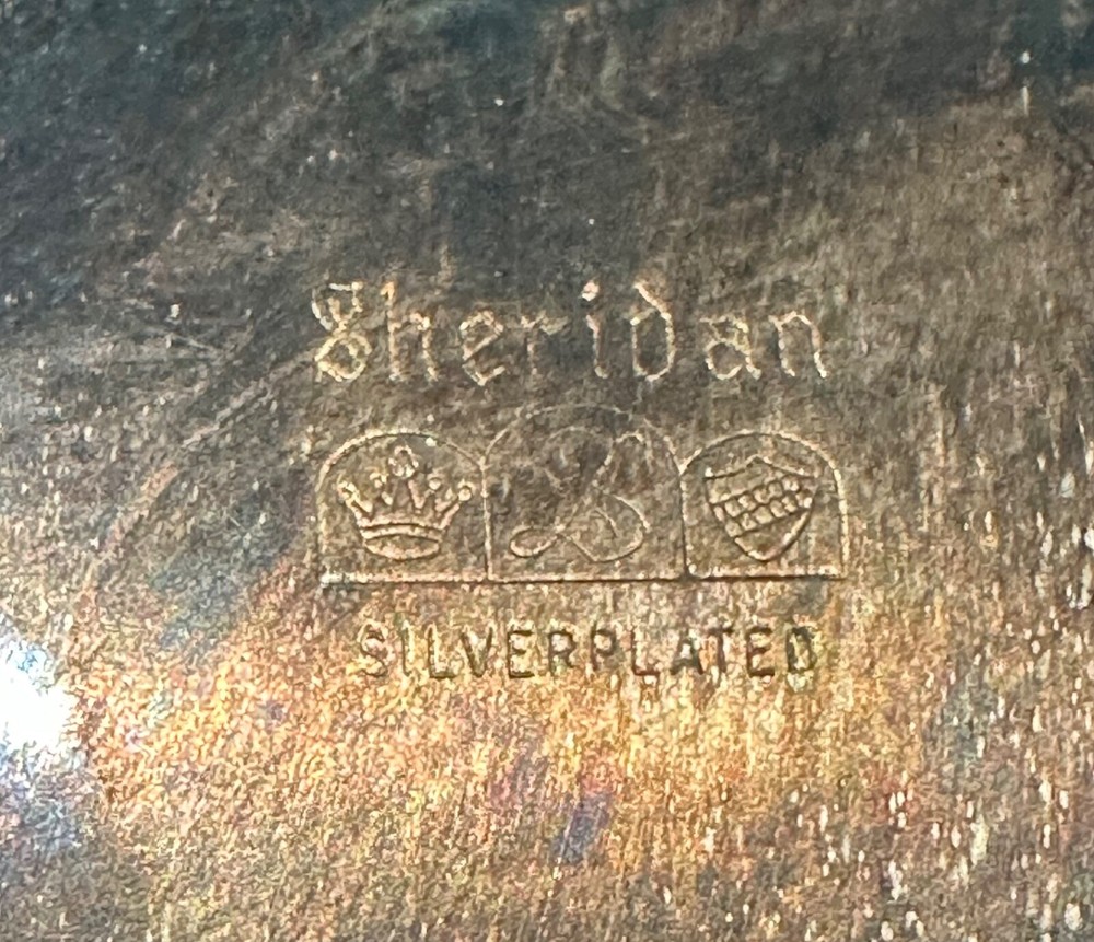 BEAUTIFUL 1946 SHERIDAN SILVER PLATED TRAY - 10 INCHES
