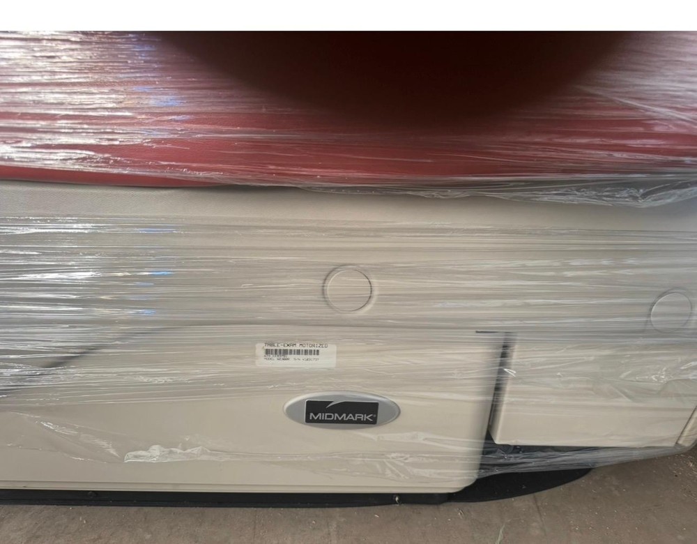 MIDMARK 623 POWER EXAM TABLE WITH LEG and HAND CONTROLLER . Gently Used