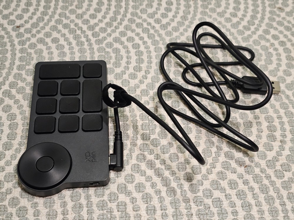 XPPen ACK05 Wireless Shortcut Remote - Digital Drawing Tool - Barely Used