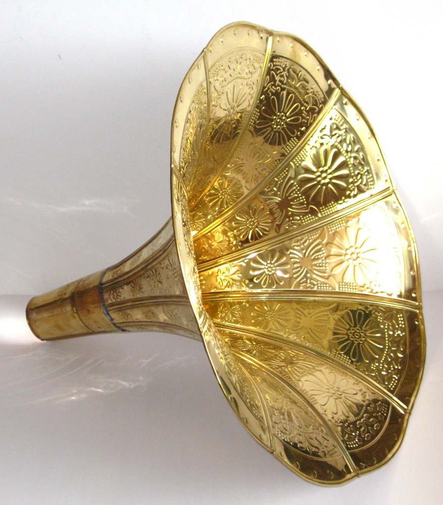 GRAMOPHONE ENGRAVED BRASS HORN LOUDSPEAKER.