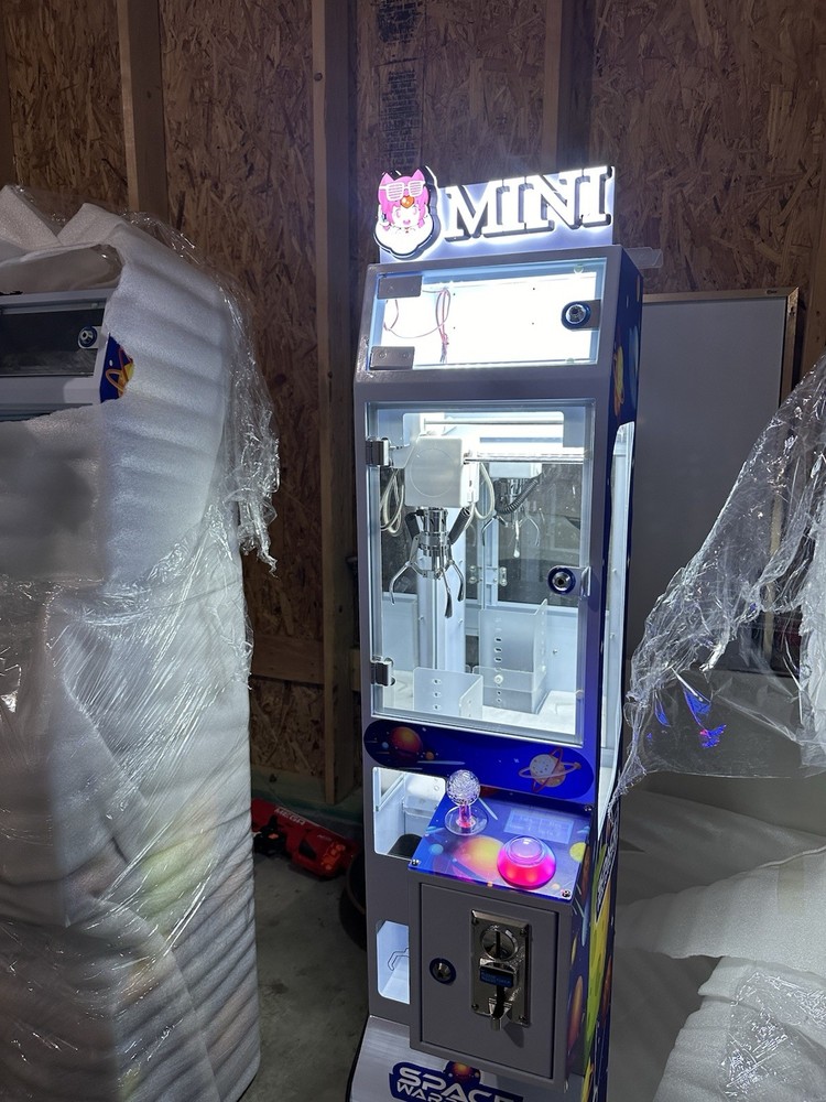 Mini Claw Machine - Space Warrior And Rubber Duck Theme