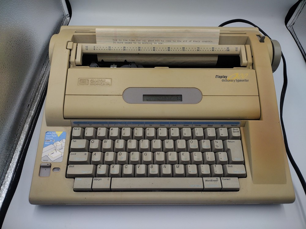 Smith-Corona Display 900 Dictionary Electronic Typewriter W Box SUN BLEACHED
