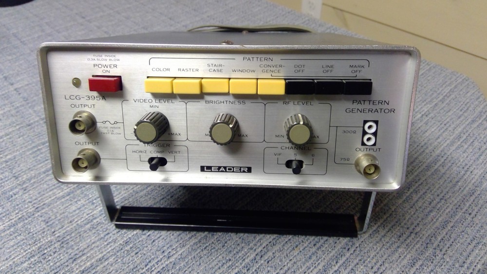 Leader LCG-395A Pattern generator - Powers On and Tested, OK