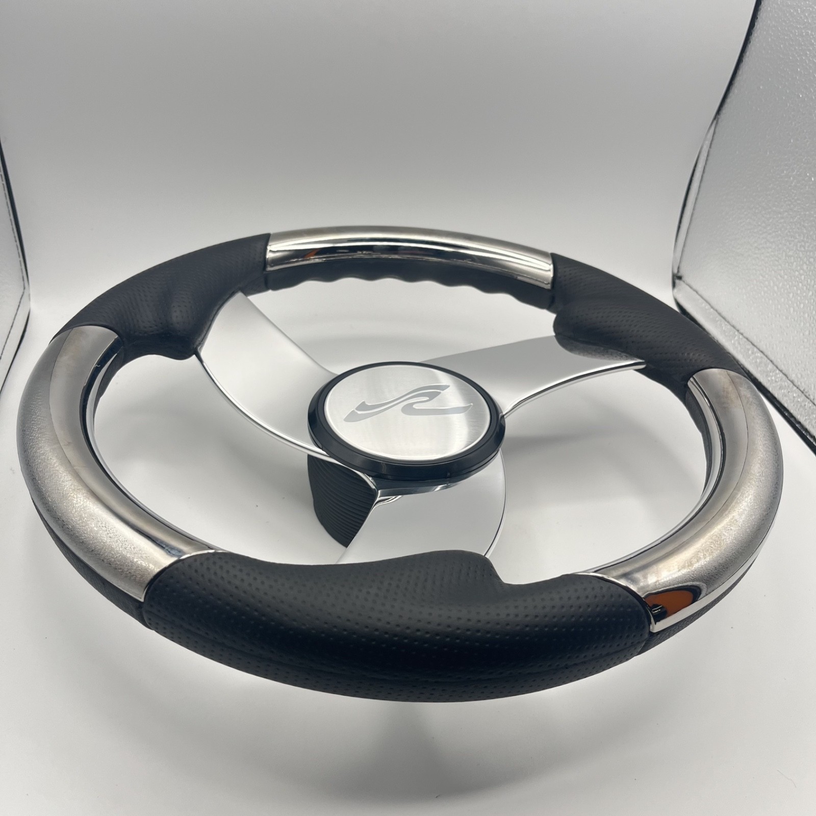 Model M533 Boat Steering Wheel Polished Alum Spoke KEYED HUB Urethane | Sea Ray