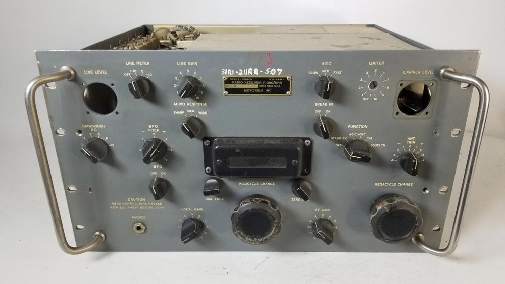 Signal Corps US Army Motorola R-390/URR Radio Receiver