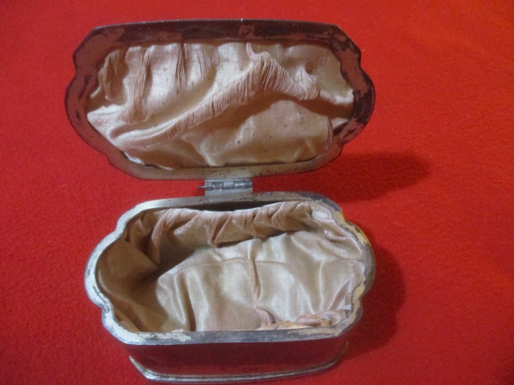 Antique Derby Silver Plate Co. Lined Trinket Box