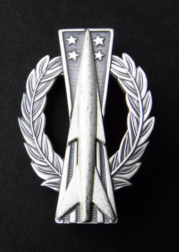 MISSILE OPERATIONS BASIC POCKET ROCKET BADGE US AIR FORCE USAF 1.75 INCHES