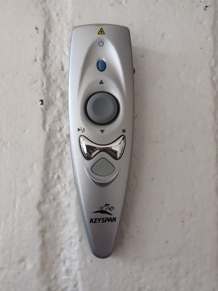 Keyspan TSAM-001  Universal Wireless Remote Control Mouse Laser Pointer Silver