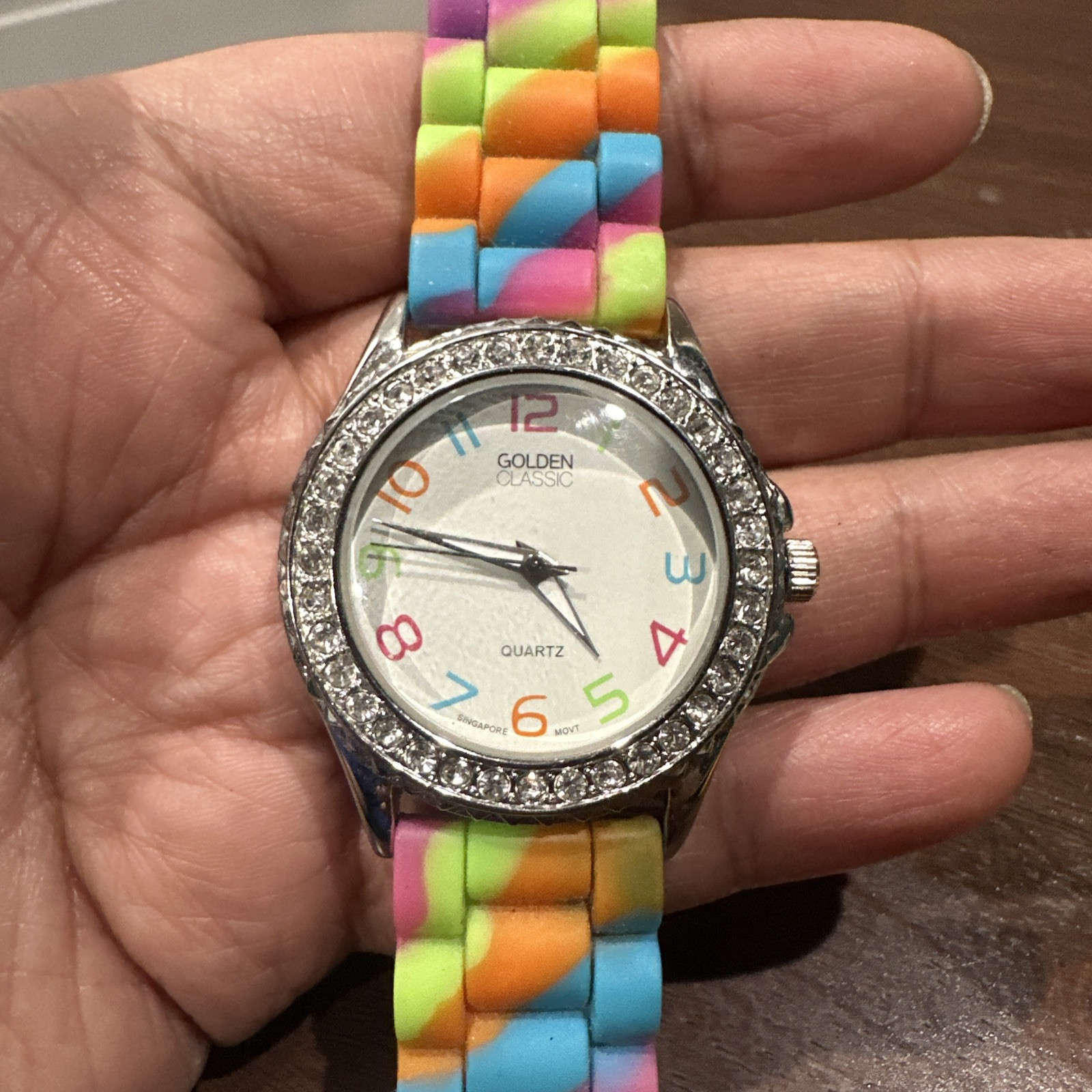 Working 38mm Golden Classic Multicolor Silicone Watch Quartz Crystals Bezel Face