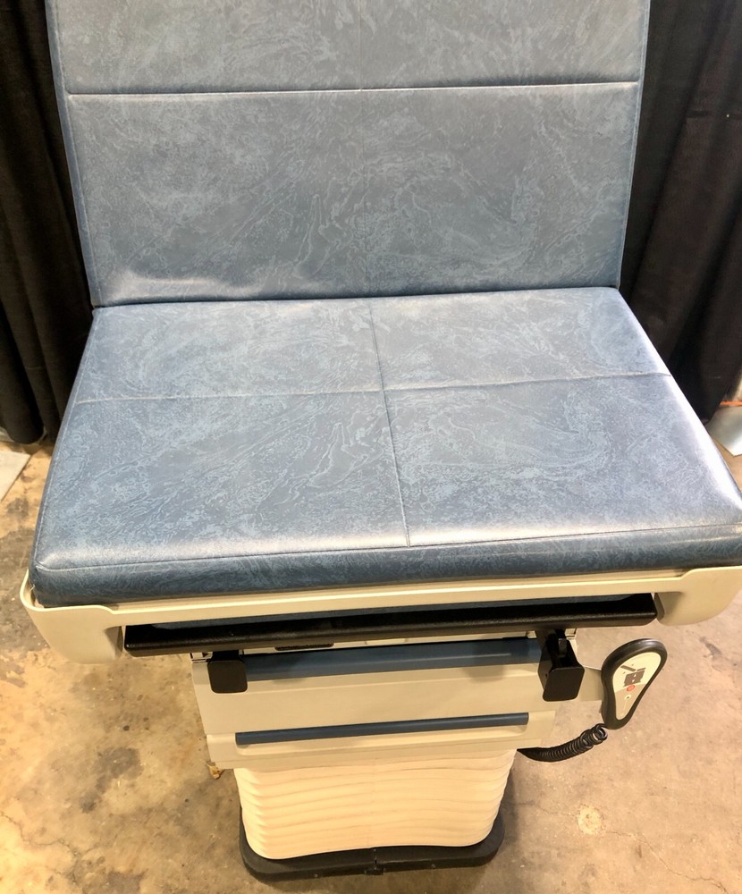 Midmark 405 Barrier Free Power Exam Table with Hand Controller