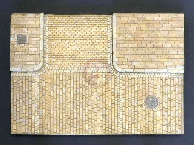 Plus Model 1/35 Cobblestone Streets Intersection Display Base (29.8 x 21cm) 619