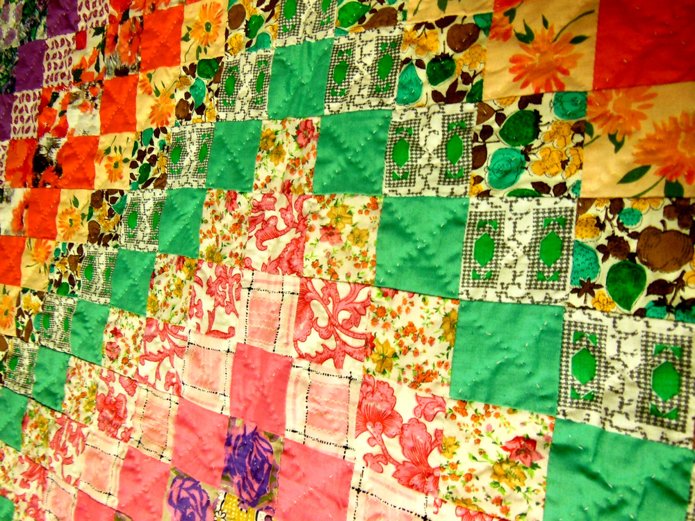 VTG UNUSED UNWASHED HAND & MACHINE STITCHED TINY PATCHWORK POSTAGE STAMP QUILT