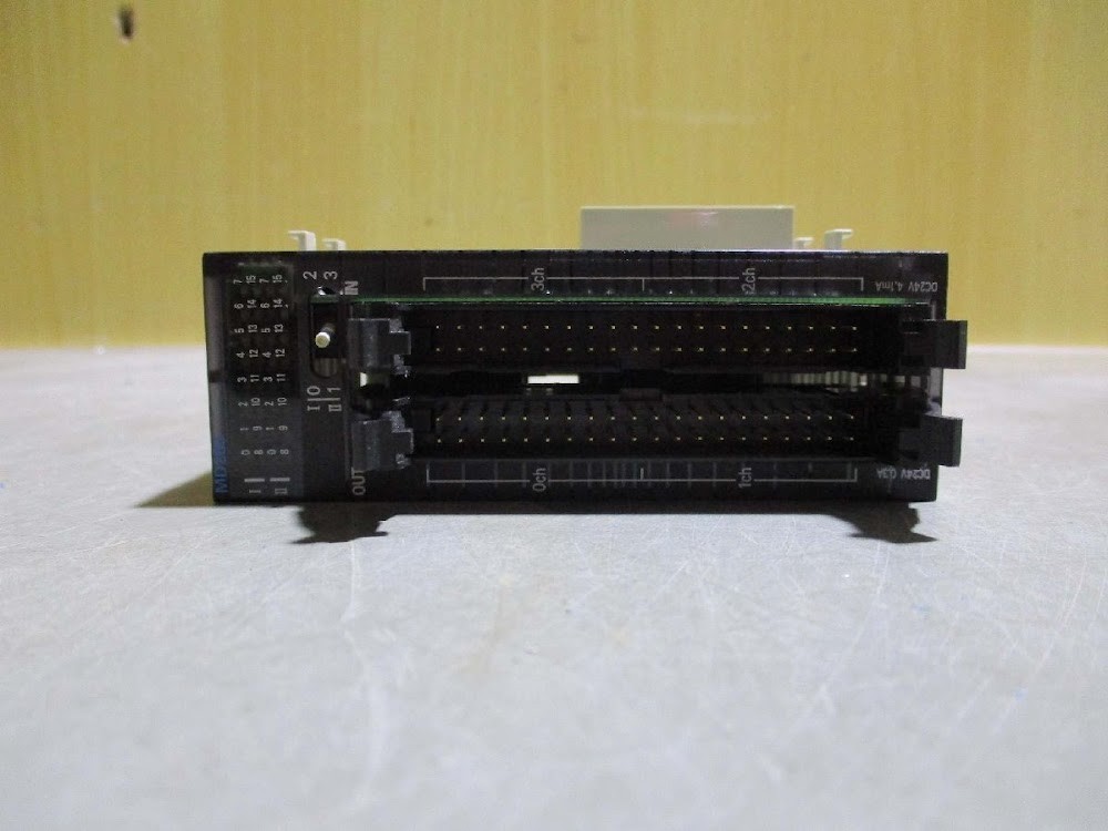 OMRON CJ1W-MD263 PLC Mixed I/O Module (2 Units) USED