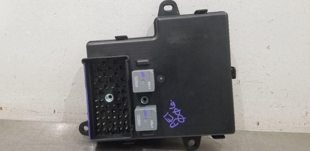 09 CHEVY CORVETTE C6 BODY CONTROL MODULE BCM 25879086