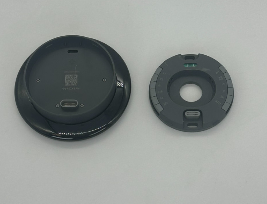 Google Nest Learning Thermostat 4th Gen–Used–Mirror Scratches–Wall Base