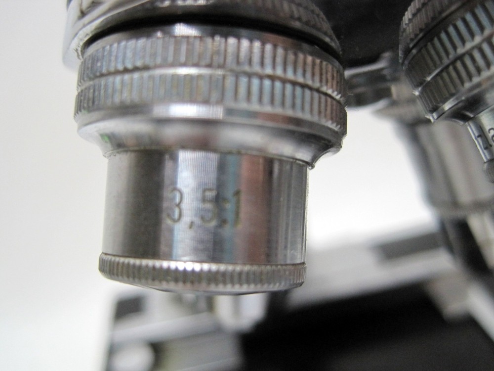 VTG Wolfe Wetzlar Monocular Microscope W/4 Objectives, X Y Stage & Light Source