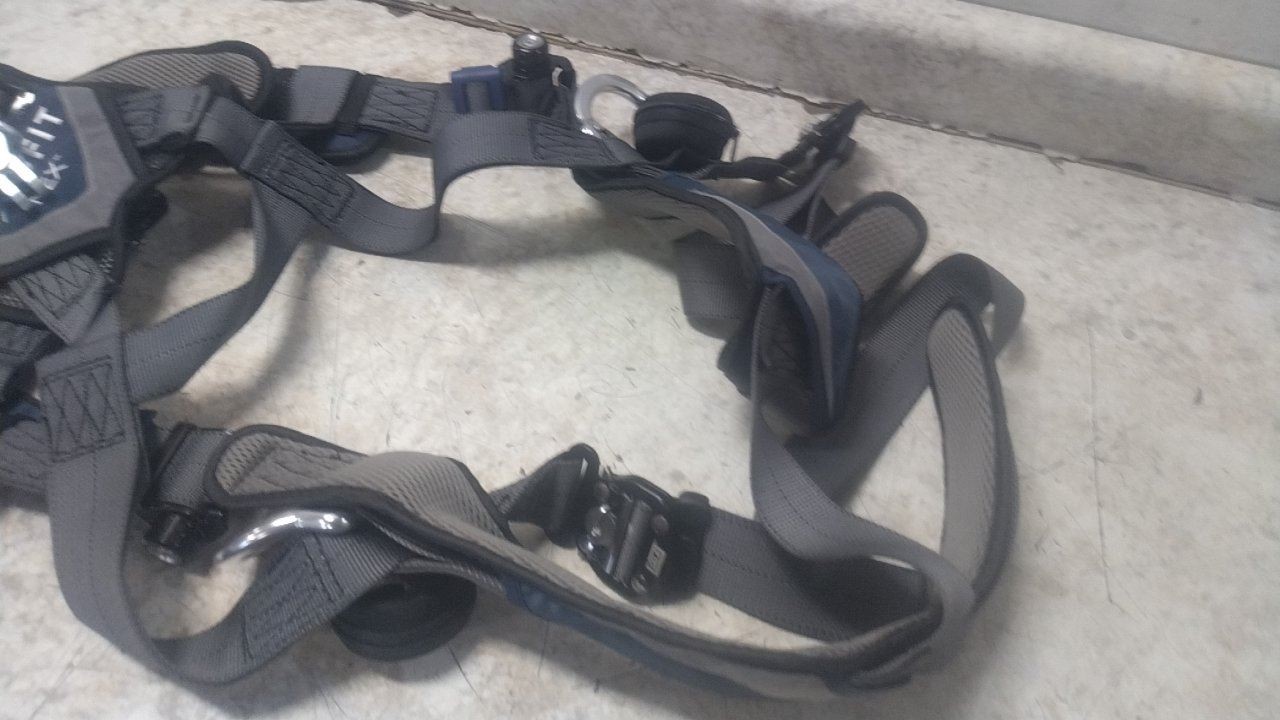 3M DBI-Sala 1140123 Size L 420 Lb Weight Cap Full Body Harness
