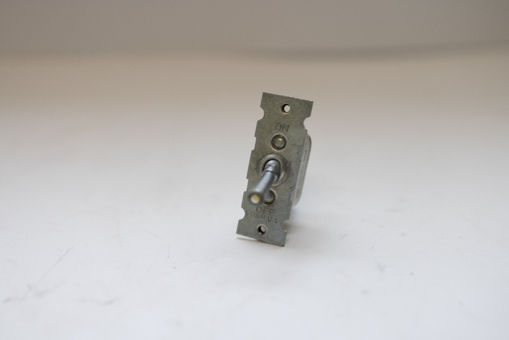 AN3022-8B Toggle Switch