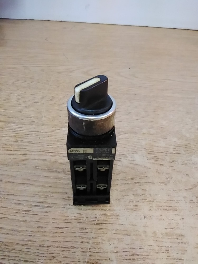 Fuji Electric AH22-P3 3 Position Selector Switch