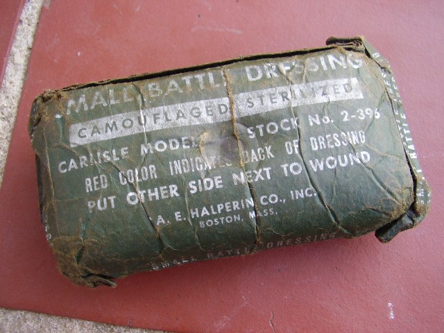 ORIGINAL veteran of WWII US ARMY FIRST AID CARLISLE camophlage BANDAGE-SEALED
