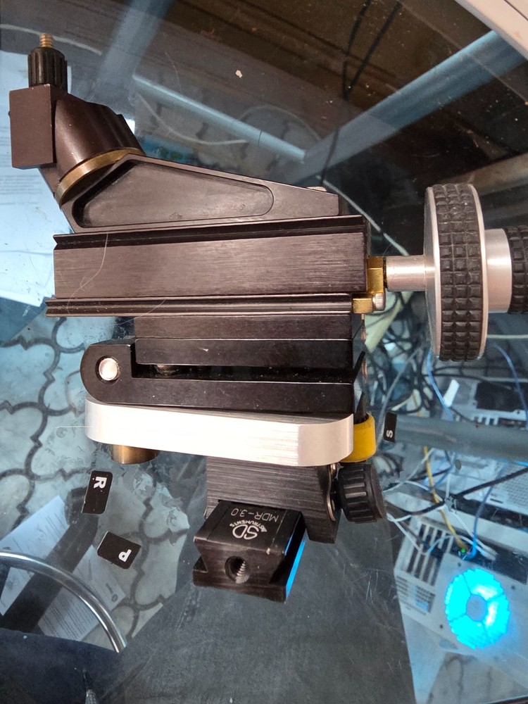 MX130L Micromanipulator . Syskiyuo
