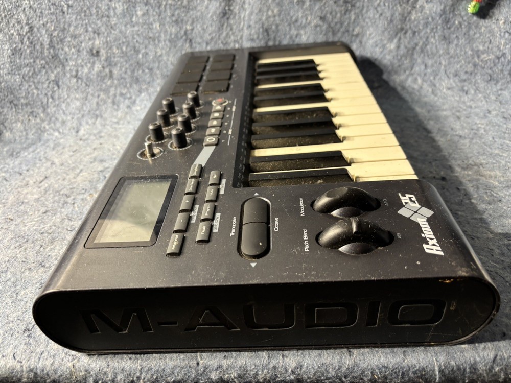 M-Audio Axiom 25-Key Semi-Weighted USB Midi Keyboard Controller read description