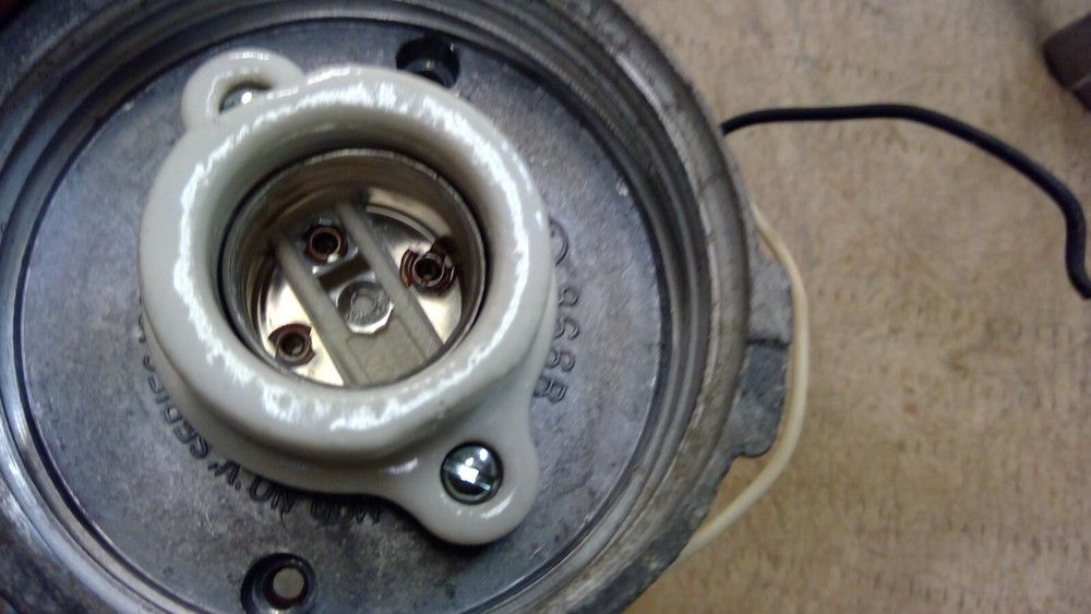 Redodot Explosion Proof Industrial Light Working **Cage has broken piece **