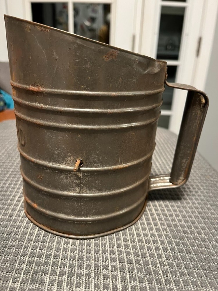 Vintage Standard flour sifter 4 cup capacity
