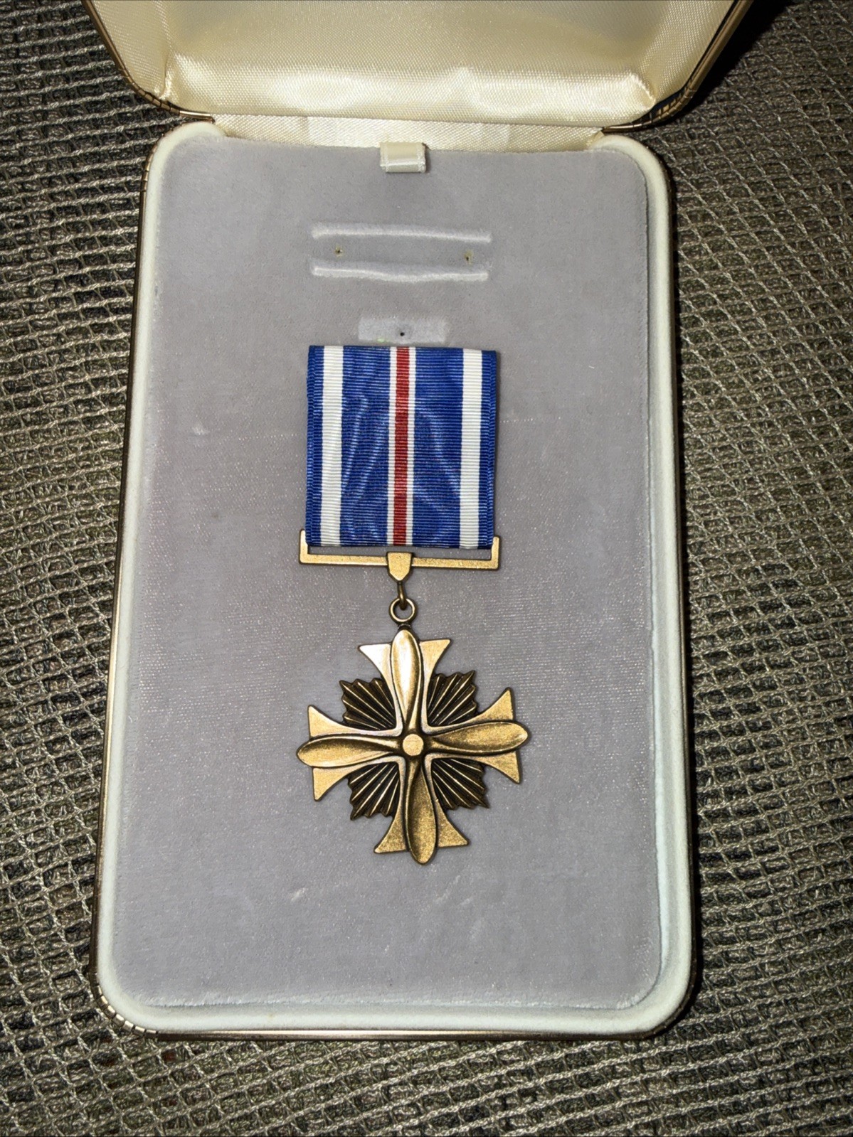 USAF Distinguished Flying Cross Medal with Coffin Case -medal & case only