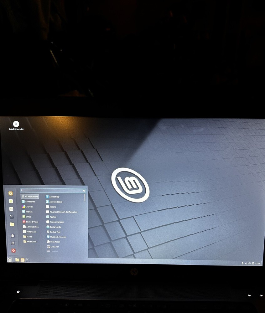 Linux Mint 22 Wilma Cinnamon Linux Bootable Live USB Flash Drive 64 Bit