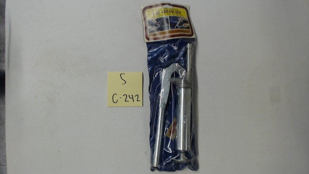 4 oz. Grease Gun with Zero Type Coupler