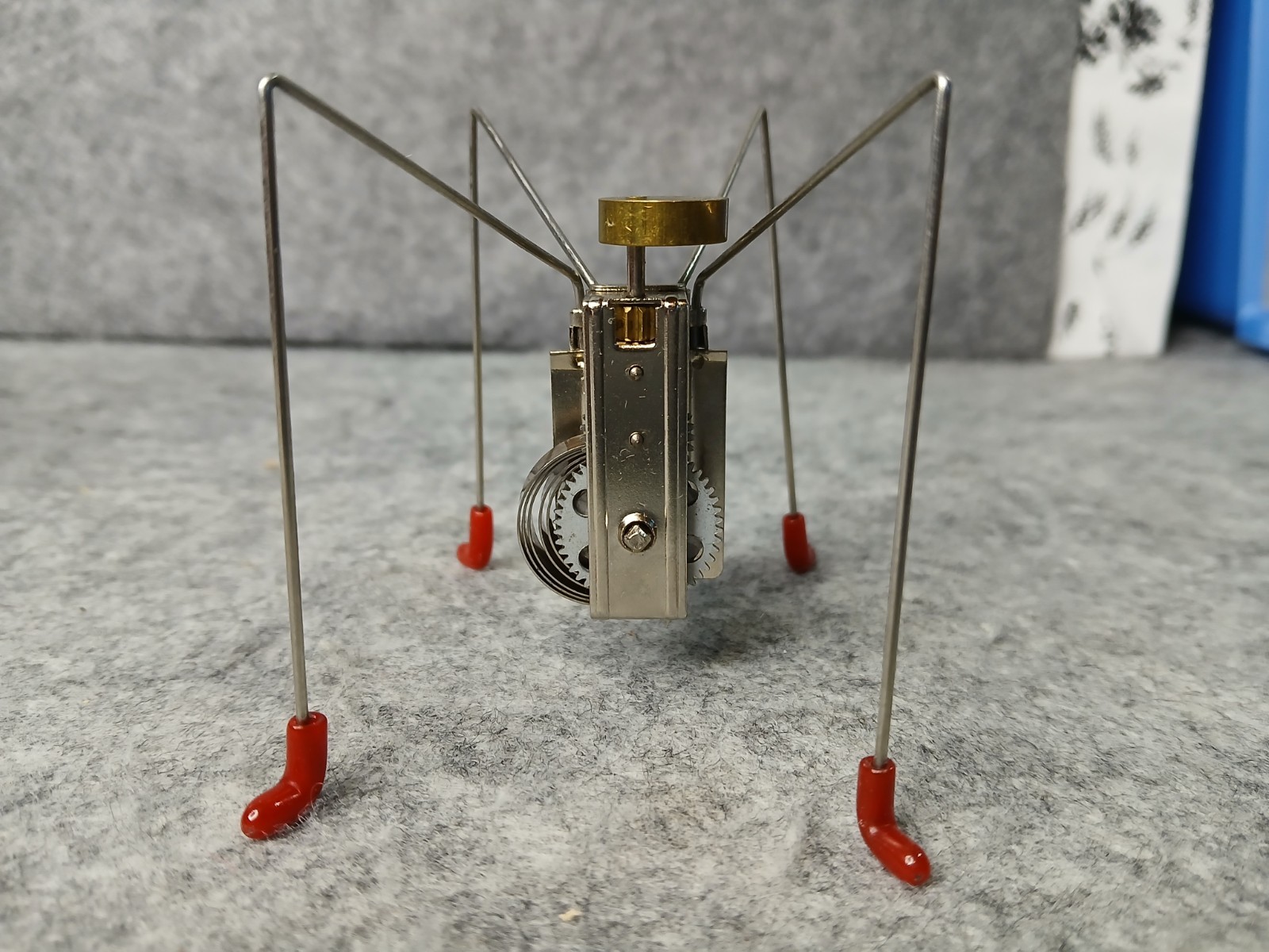 KATITA The Hero Wind Up Toy kikkerland Chico Bicalho Brazil #1578 w/ box WORKS